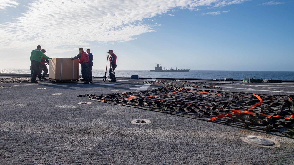 Sailors Participate in VERTREP aboard USS Charleston