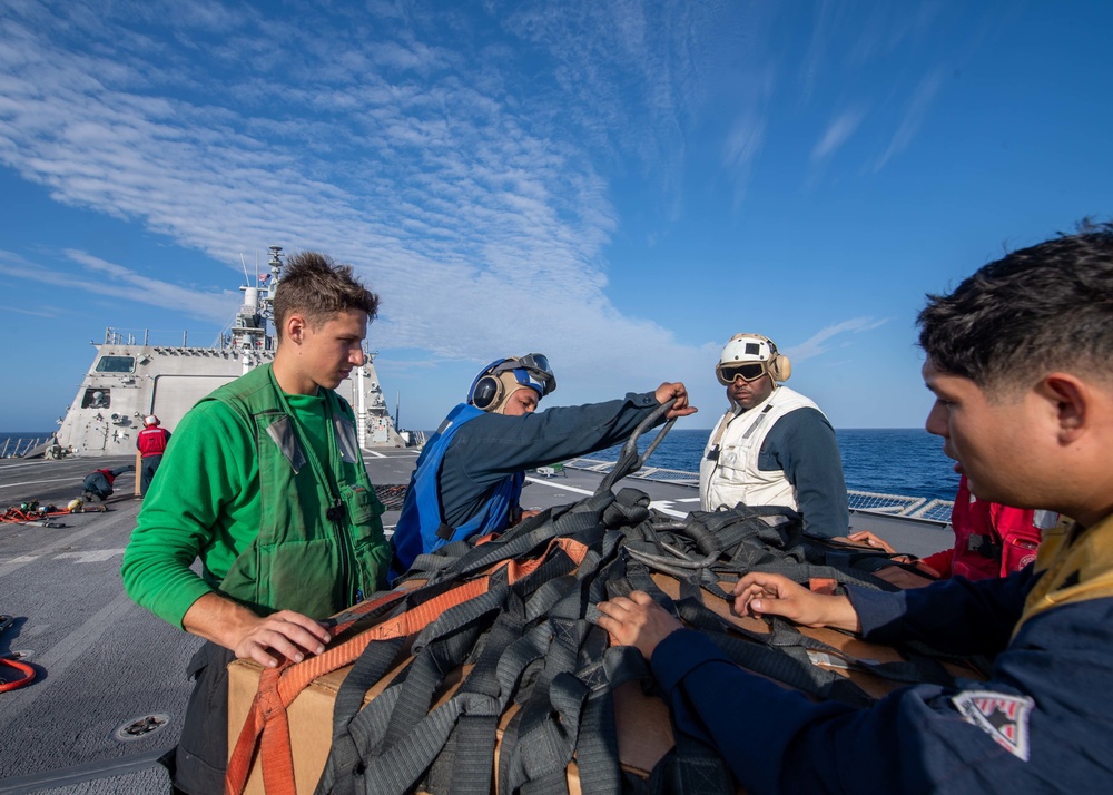 Sailors Participate in VERTREP aboard USS Charleston