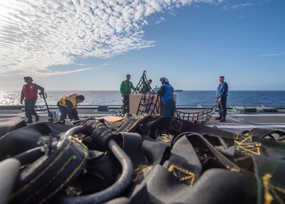 Sailors Participate in VERTREP aboard USS Charleston