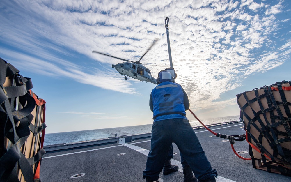 Sailors Participate in VERTREP aboard USS Charleston