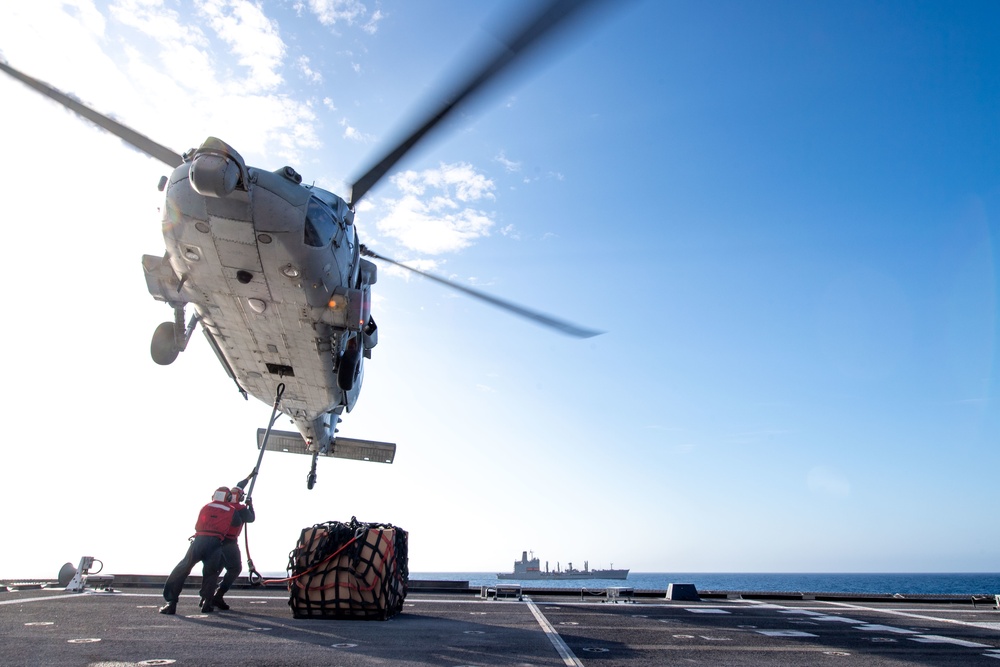 Sailors Participate in VERTREP aboard USS Charleston