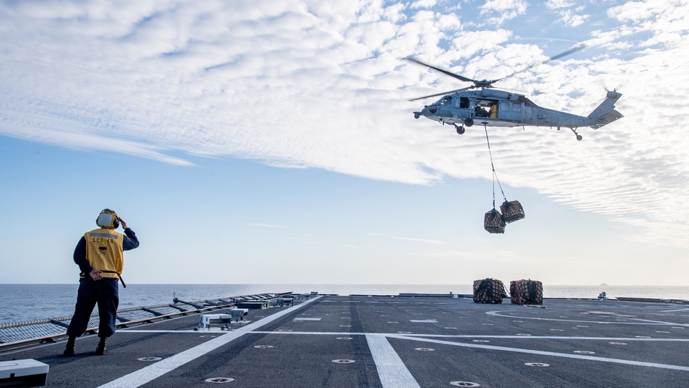 Sailors Participate in VERTREP aboard USS Charleston