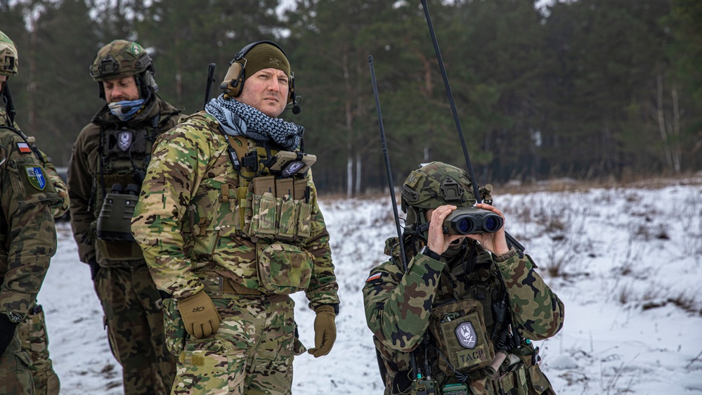 US and Polish soldiers train joint fires and close air support