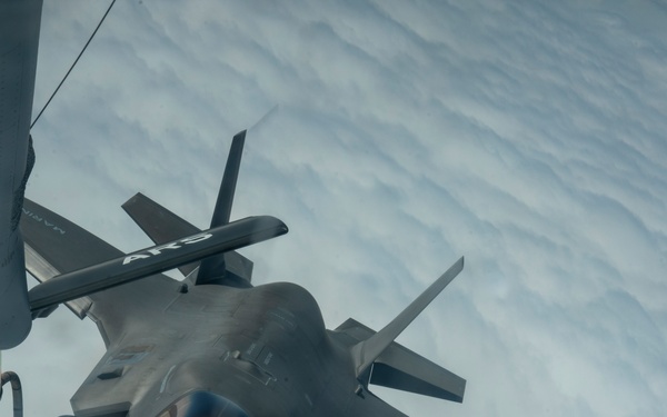 Exercise Noble Fusion kicks off with joint combined expeditionary training in Philippine Sea