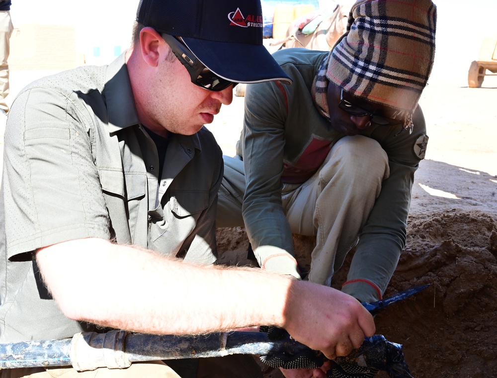 U.S., Nigerien service members repair village waterline