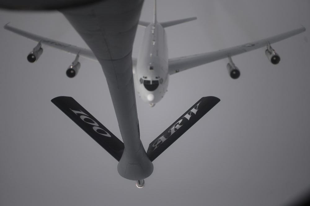 100th ARW refuels E-8C Joint STARS over Europe