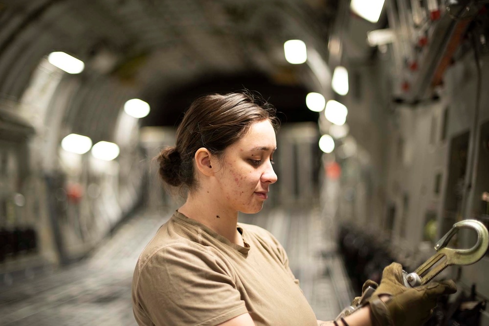 Travis AFB trains together with USMC