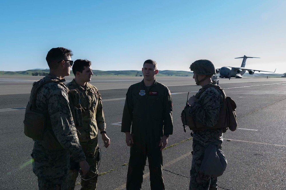 Airmen join 49ers for 'Salute to Service' Boot Camp > Travis Air Force Base  > News