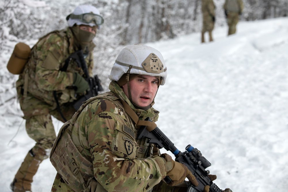 DVIDS - Images - 1/40 CAV conducts live-fire maneuver training [Image ...