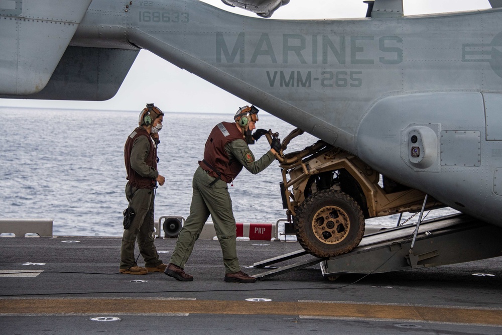 31st Marine Expeditionary Unit Conduct UTV Training on USS America (LHA 6)