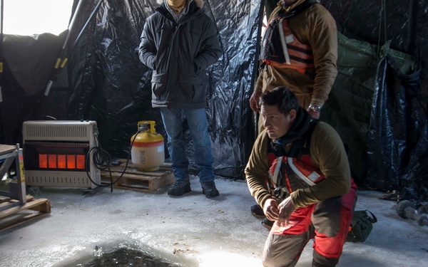 MDSU 2 Conducts Ice Dive Training