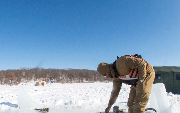 MDSU 2 Conducts Ice Dive Training