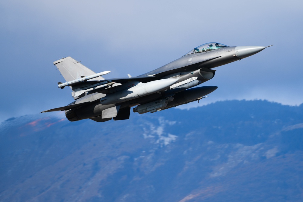 31 FW F-16s takeoff for exercise Point Blank