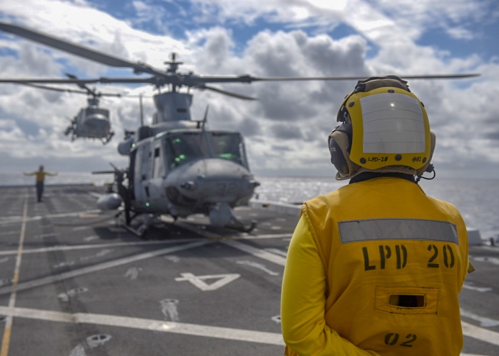 USS Green Bay (LPD 20) Conducts Flight Operations