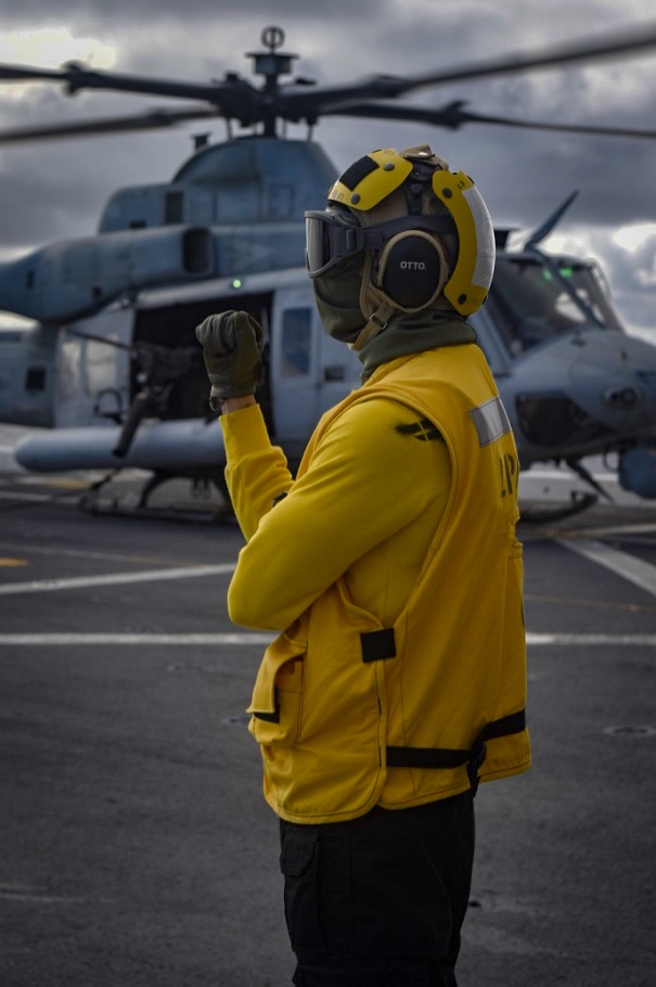 USS Green Bay (LPD 20) Conducts Flight Operations