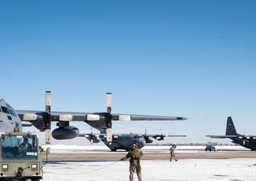 Guardsmen Perform in the Cold