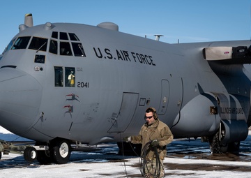 Guardsmen Perform in the Cold