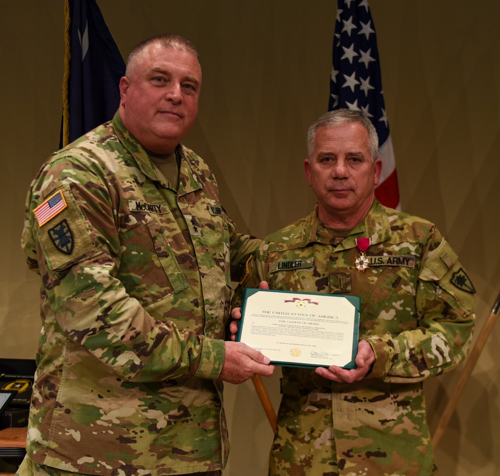 DVIDS - Images - CW5 Lindler retirement ceremony [Image 3 of 6]