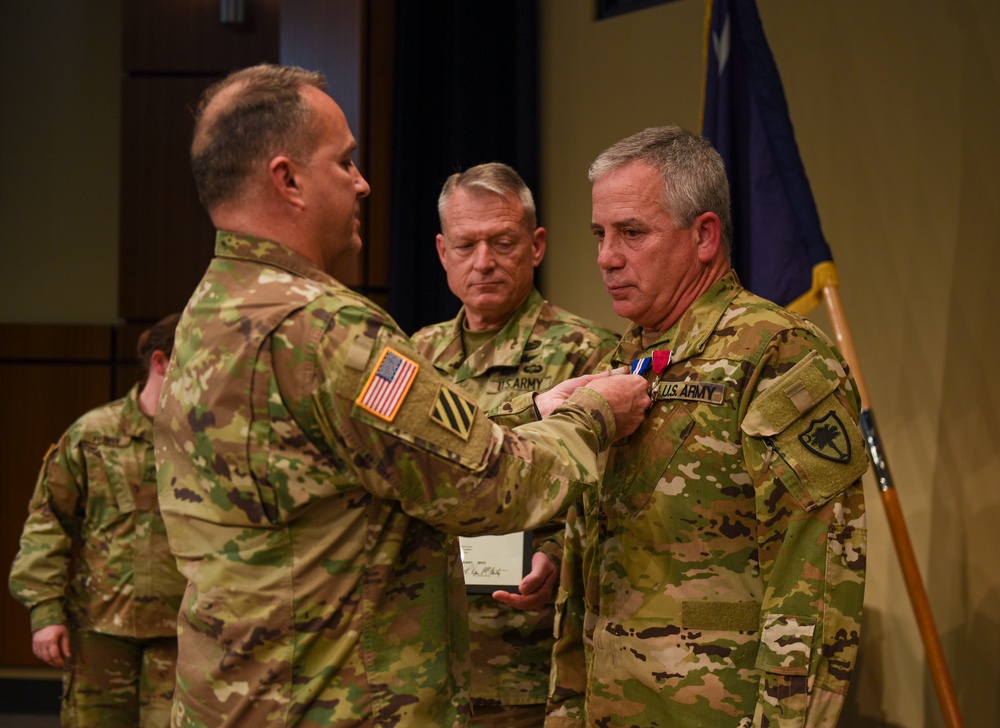 DVIDS - Images - CW5 Lindler retirement ceremony [Image 4 of 6]