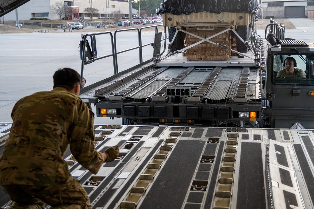 Pope, Bragg Train Together for Worldwide Readiness during BMTW