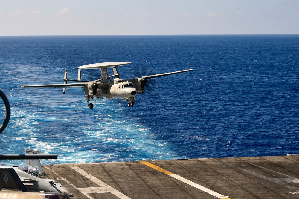 USS Carl Vinson (CVN 70) Conducts Flight Operations in Pacific Ocean