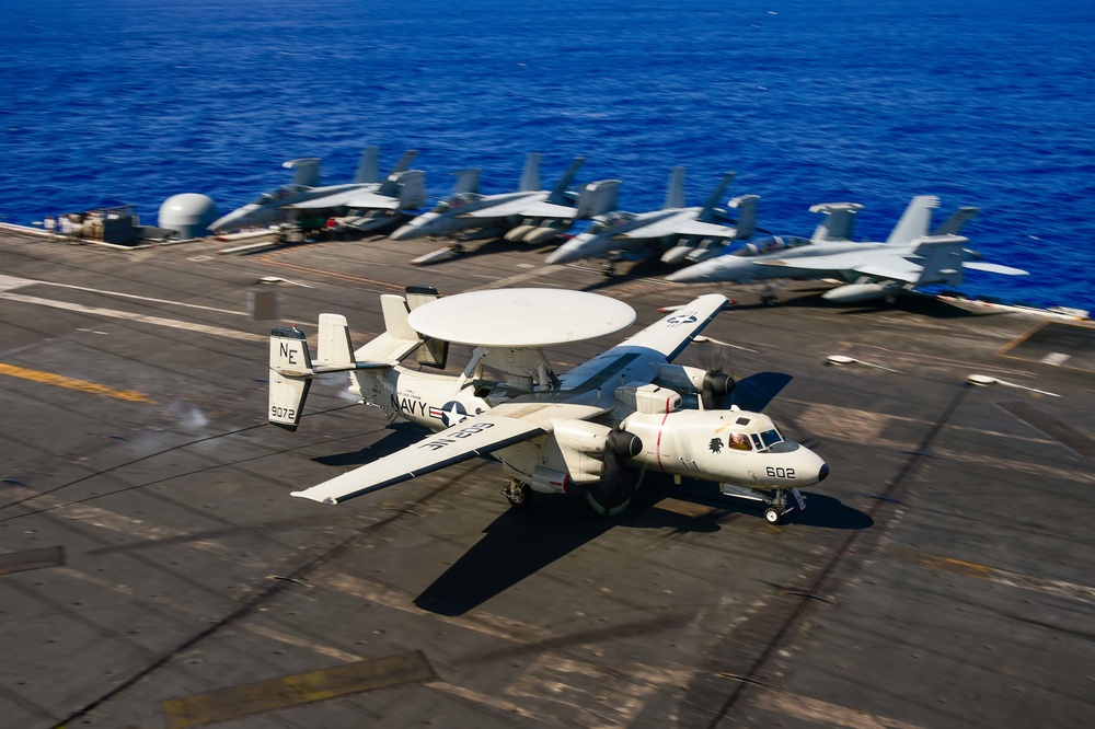 USS Carl Vinson (CVN 70) Conducts Flight Operations in Pacific Ocean