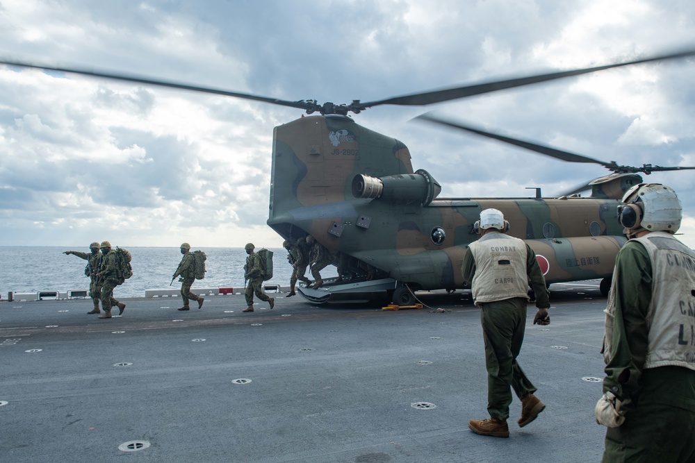 USS America (LHA 6), Japan Ground Self-Defense Force Conduct Operations During Exercise Noble Fusion