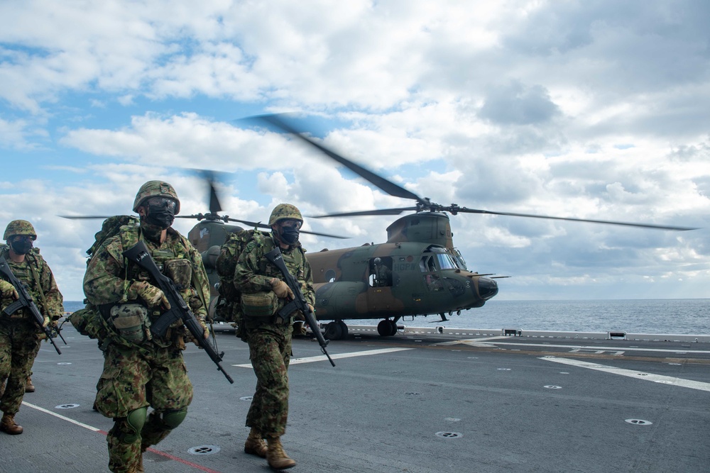 USS America (LHA 6), Japan Ground Self-Defense Force Conduct Operations During Exercise Noble Fusion