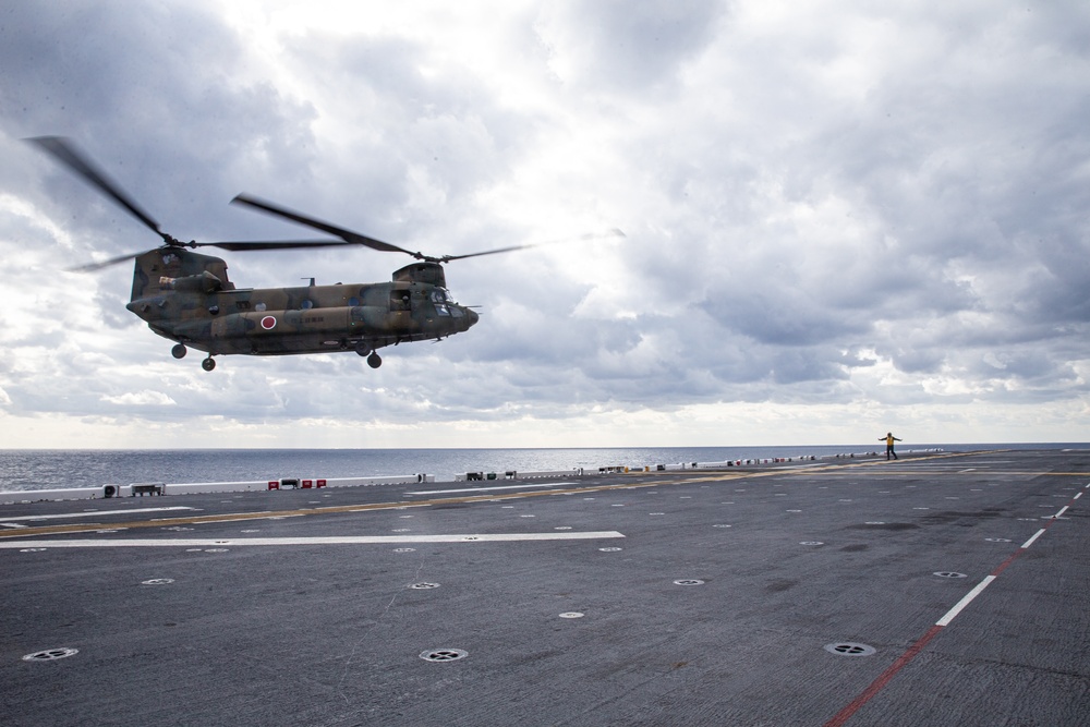 JSDF Visits USS America