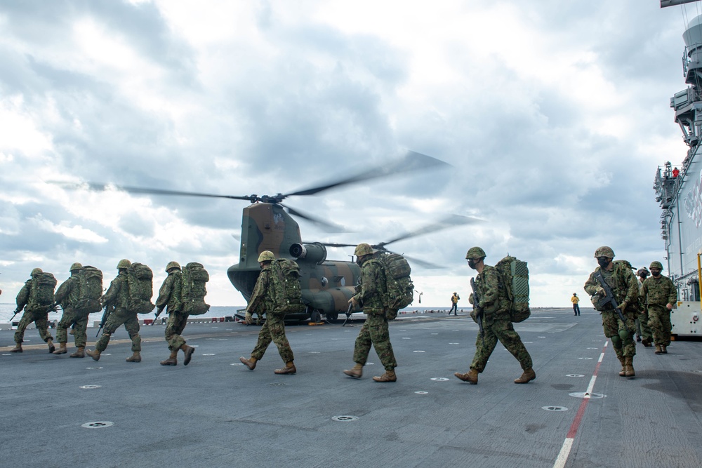 USS America (LHA 6), Japan Ground Self-Defense Force Conduct Operations During Exercise Noble Fusion