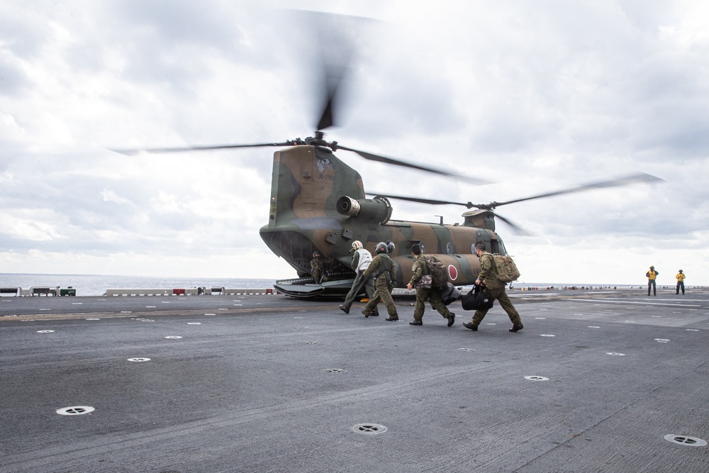 JSDF Visits USS America