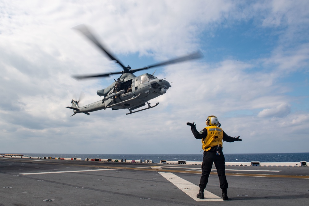 DVIDS - Images - USS America (LHA 6) Conducts Helicopter Raid During ...