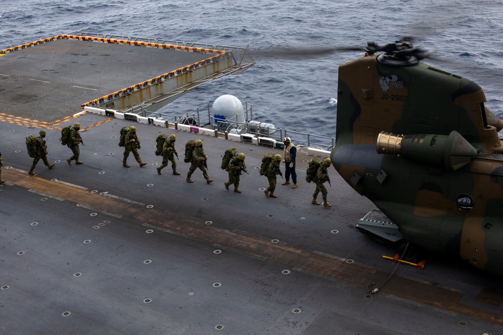 Japanese CH-47 Lands aboard USS America