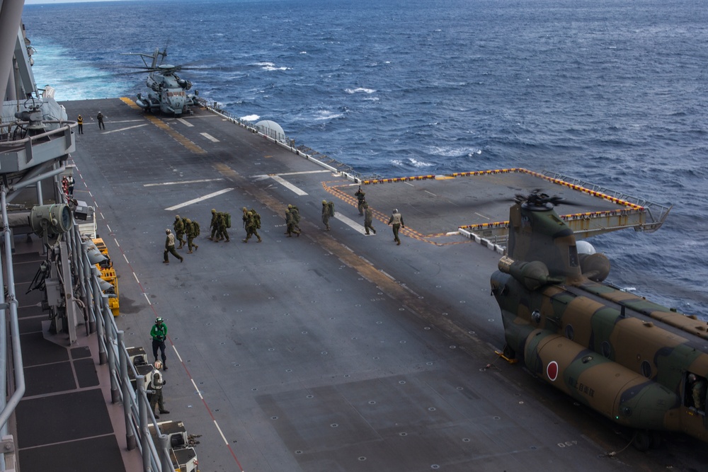 Japanese CH-47 Lands aboard USS America