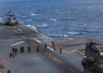 Japanese CH-47 Lands aboard USS America