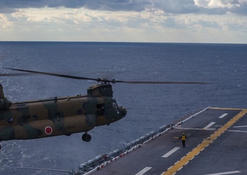 Japanese CH-47 Lands aboard USS America