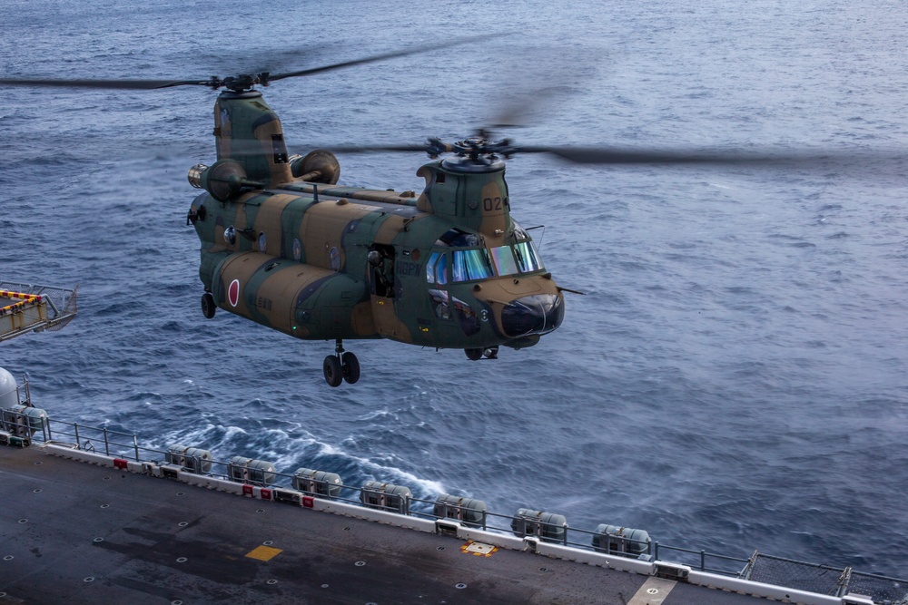 Japanese CH-47 Lands aboard USS America