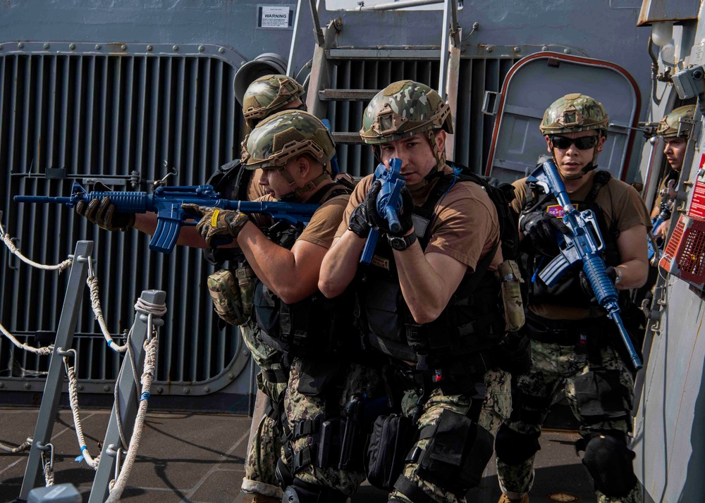 Gridley conducts a VBSS training evolution