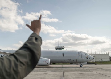 11th MEU refuels P-8A Poseidon during Noble Fusion