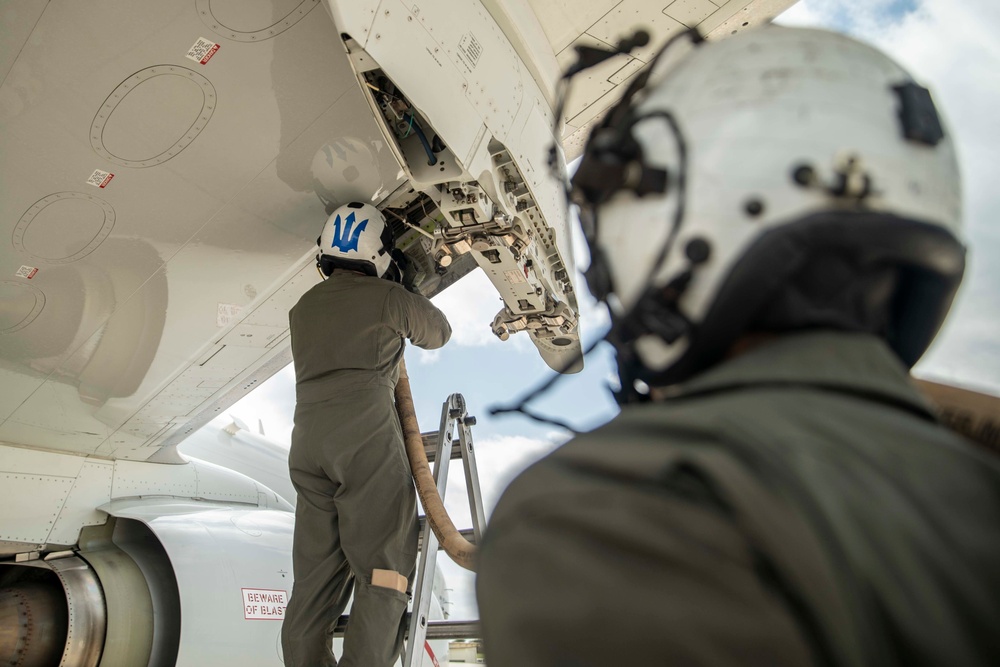 11th MEU refuels P-8A Poseidon during Noble Fusion