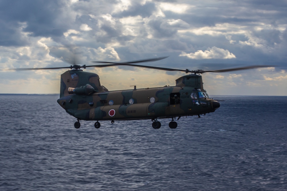 Japanese CH-47 Lands aboard USS America