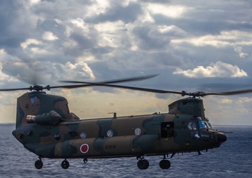 Japanese CH-47 Lands aboard USS America