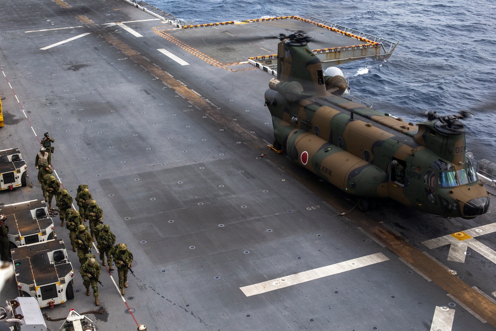 Japanese CH-47 Lands aboard USS America