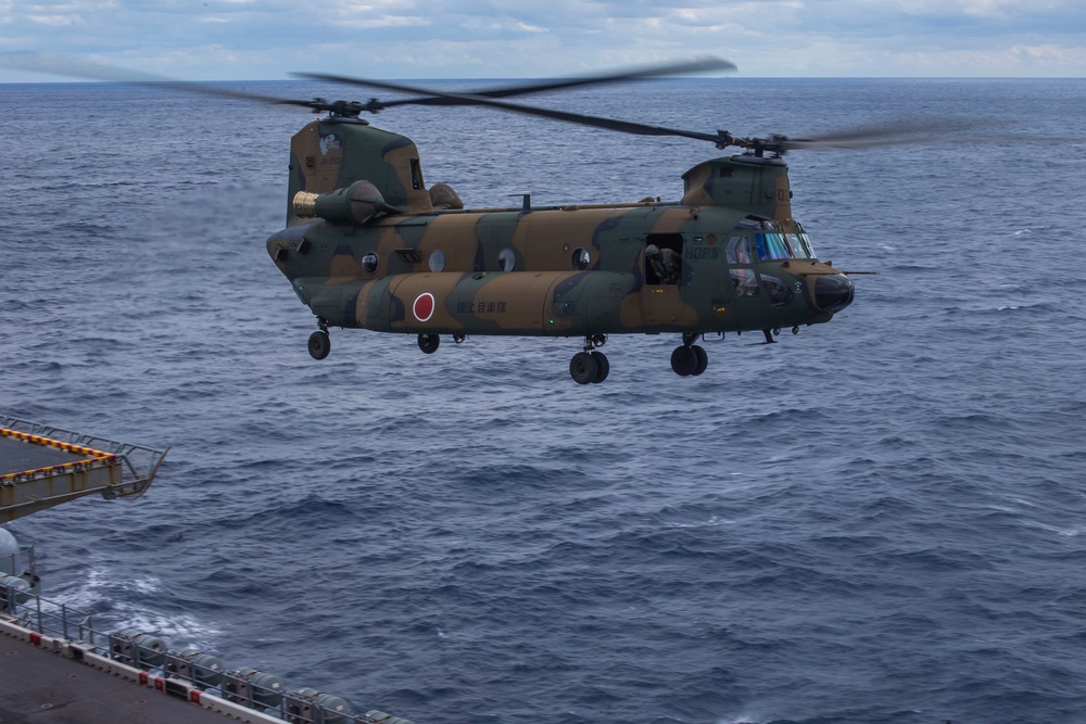 Japanese CH-47 Lands aboard USS America