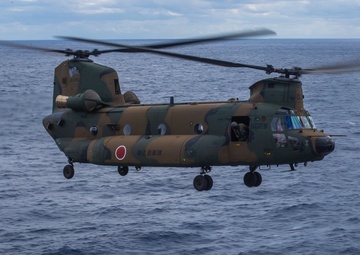 Japanese CH-47 Lands aboard USS America