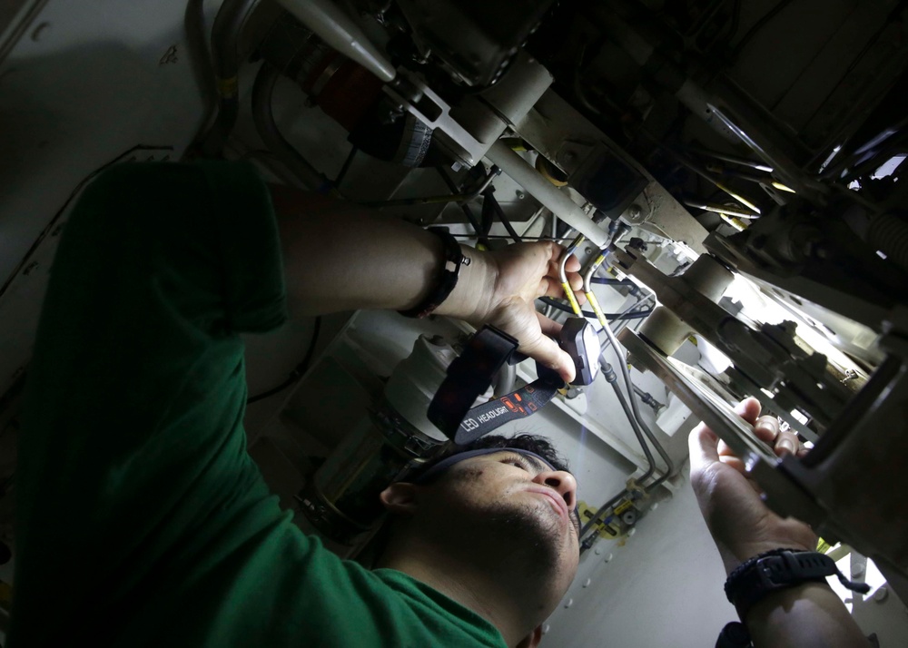 Abraham Lincoln Sailors conduct aircraft maintenance