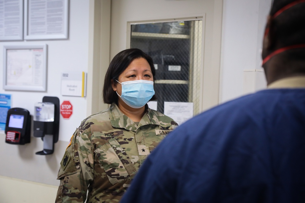 U.S. Army National Guard Generals Visit Military Medical Team in Newark