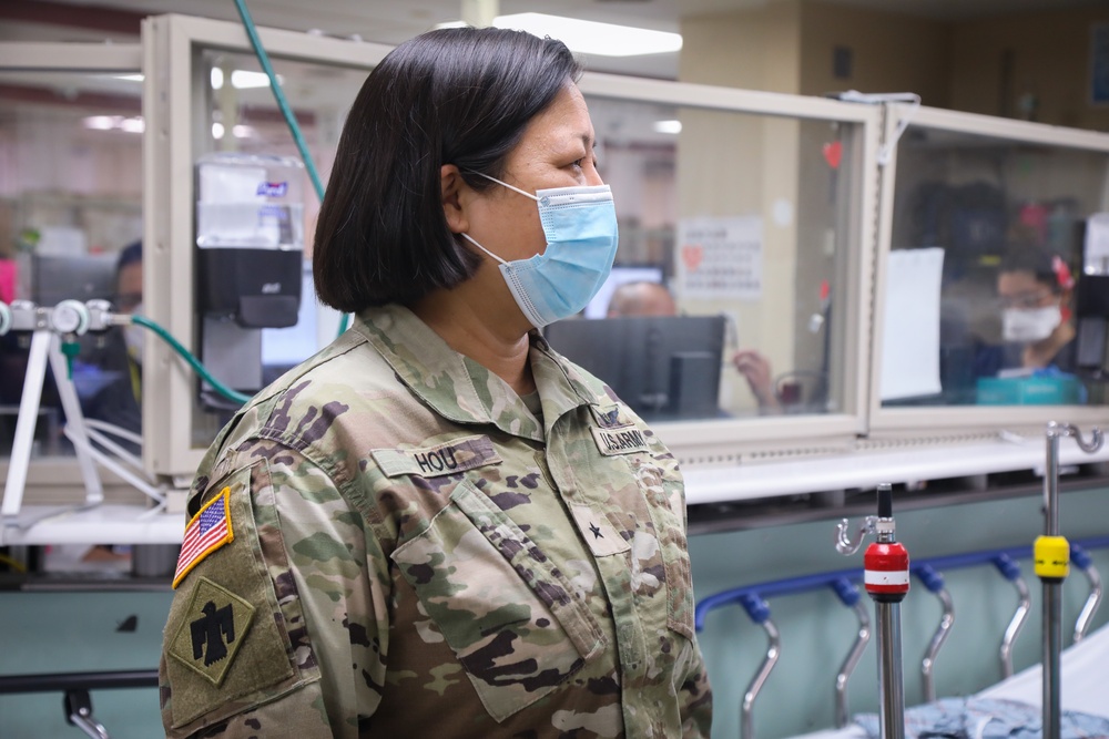 U.S. Army National Guard Generals Visit Military Medical Team in Newark