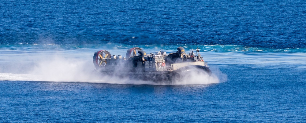 USS Makin Island LCAC Operations