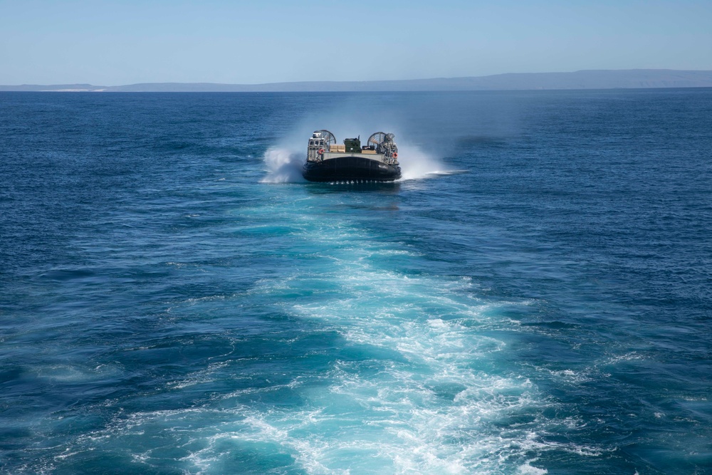 USS Makin Island LCAC Operations